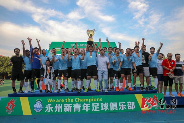 詹姆斯在湖人期间8次入选全明星，年龄从34岁到41岁